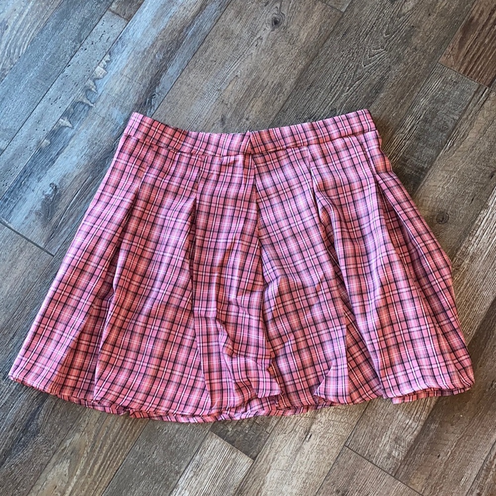 Pink plaid pleated skirt